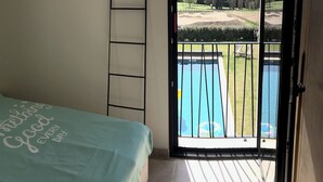 Room - Two Sisters House: Heated Pool, Bike Storage, and Child-Friendly @ Mont Ventoux (Malaucène)