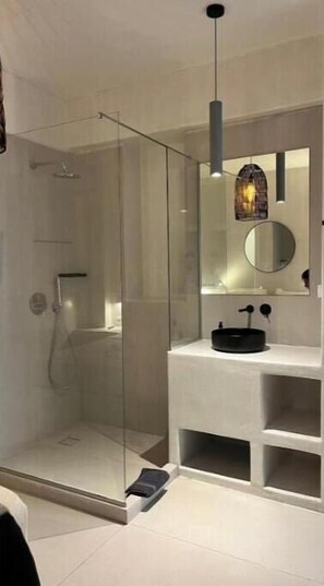 Bathroom - Vrbo Property (Naousa)
