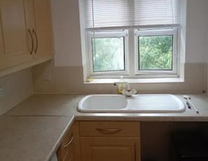 Bathroom - Apartment Sleeps 4 With Garden Secured Parking With Fob Entrance (Southampton)