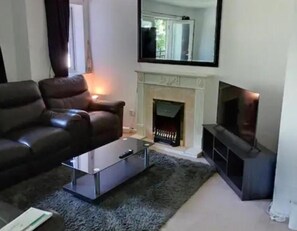 Living area - Apartment Sleeps 4 With Garden Secured Parking With Fob Entrance (Southampton)