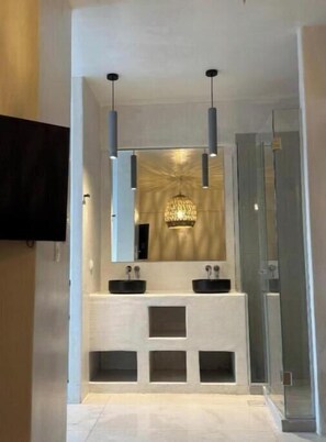 Bathroom - Vrbo Property (Naousa)