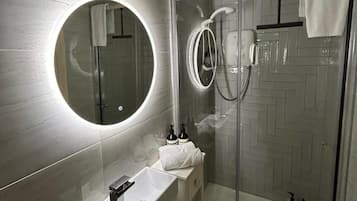 Combined shower/bathtub, deep-soaking bathtub, hair dryer, towels