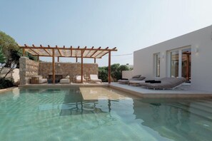 Pool - Mikri Santa Maria Beachvilla Pool Paros (Santa Maria)