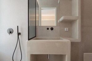 Bathroom - Mikri Santa Maria Beachvilla Pool Paros (Santa Maria)