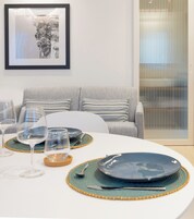 Estudio Confort, balcón, vistas a la ciudad | Restauración