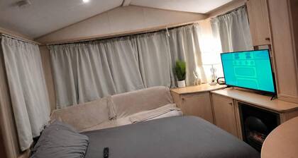 Spacious 6-sleep Caravan Includes own Driveway Space