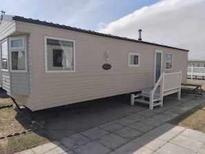 Unclassified image, 2 of 7, button - Caravan - Sleeps 6 - Parking (Abergele)