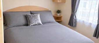 Spacious 6-sleep Caravan Includes own Driveway Space