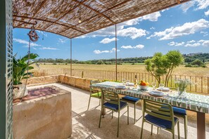 Outdoor dining - Fantastic villa with private pool in Santa Margalida (Santa Margalida)
