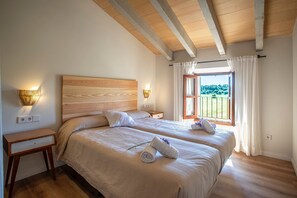Iron/ironing board, WiFi, bed sheets - Fantastic villa with private pool in Santa Margalida (Santa Margalida)