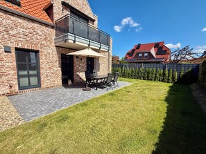 Outdoor dining - Vrbo Property (Krummhörn)
