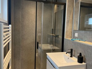 Bathroom - Vakantiepark de Zeeuwse Parel - Dijkzicht by Interhome (Scherpenisse)