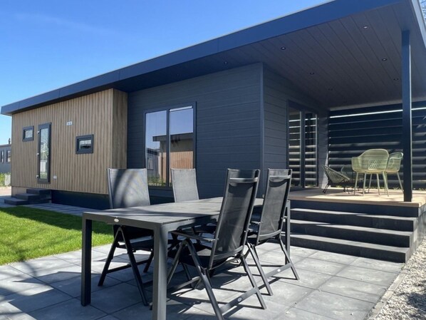 Outdoor dining - Vakantiepark de Zeeuwse Parel - Dijkzicht by Interhome (Scherpenisse)