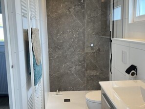 Bathroom - Vakantiepark de Zeeuwse Parel - Zeebaars by Interhome (Scherpenisse)