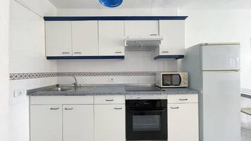 Apartment, Balcony, Sea View | Private kitchen
