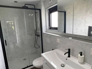 Bathroom - Vakantiepark de Zeeuwse Parel - de Parel by Interhome (Scherpenisse)