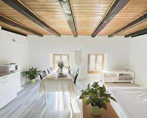 Unclassified image, 3 of 9, button - Vrbo Property (Saint-Léonard)