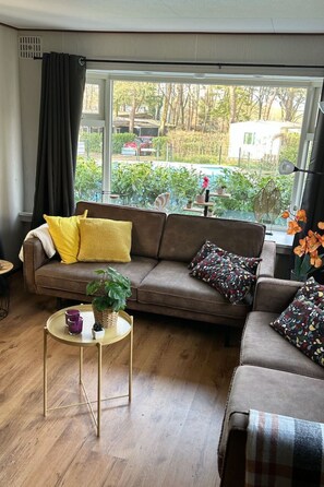 Living area - Recreatiepark Klein Zwitserland - Zomereik by Interhome (Zuidwolde)