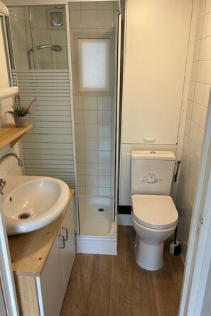 Bathroom - Recreatiepark Klein Zwitserland - Zomereik by Interhome (Zuidwolde)