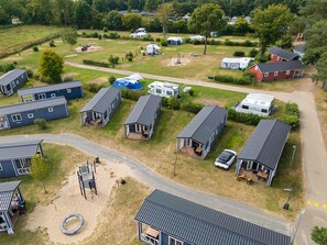 A residential area with multiple mobile homes and a playground. - Camping de Molenhof - Lodge 4 personen by Interhome (Reutum)
