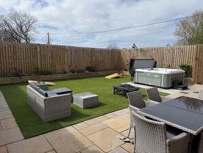 Unclassified image, 2 of 40, button - Luxurious and Family Friendly Countryside Hot Tub Barn Sleeps 9 (Out Rawcliffe)