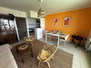 Unclassified image, 4 of 13, button - T1 Bis-style studio with a large terrace overlooking the ocean (saint hilaire de riez)
