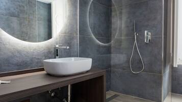 Shower, bidet, shampoo