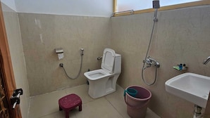 Deluxe-Zimmer | Badezimmer | Dusche, kostenlose Toilettenartikel, Seife
