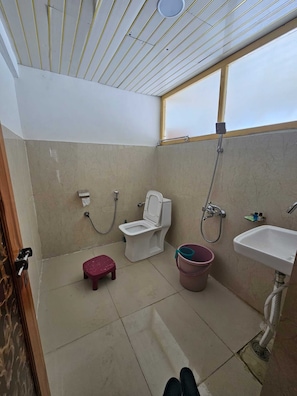 Deluxe Room | Bathroom - Heaven Guest House (Khachan)