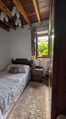 Stone and wood house with a spacious garden by the Cantabrian Sea.
