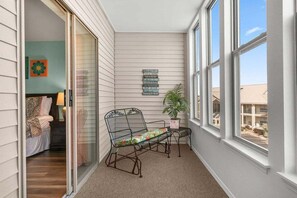 A narrow hallway with a bench, a potted plant, and a sign on the wall. - Table Rock Condo_Huge Deck_New Flooring_Private_Free Tickets (Hollister)