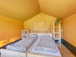 Unclassified image, 4 of 50, button - De Glamping - Villa met slaaplodge & wellness by Interhome (Zeewolde)