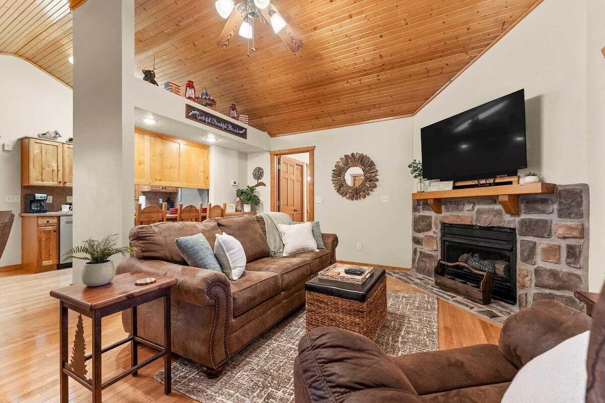 Smart TV, fireplace