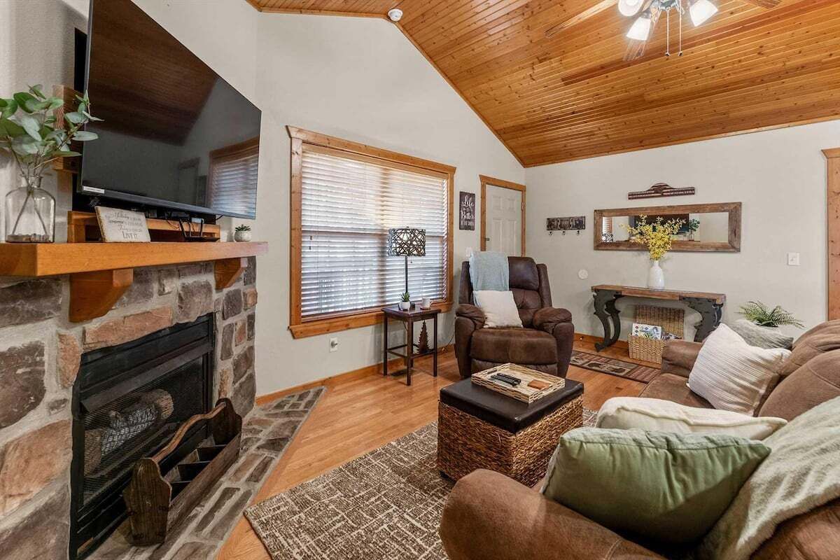 Smart TV, fireplace