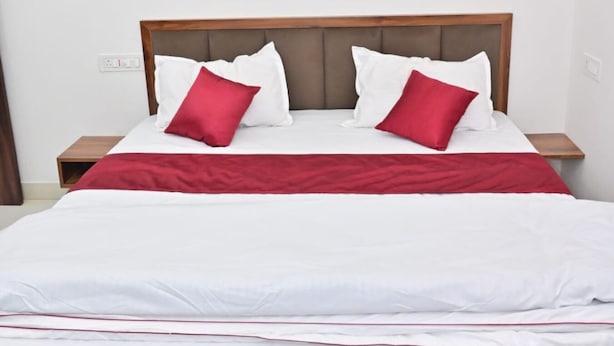 Chambre simple, vue sur la ville