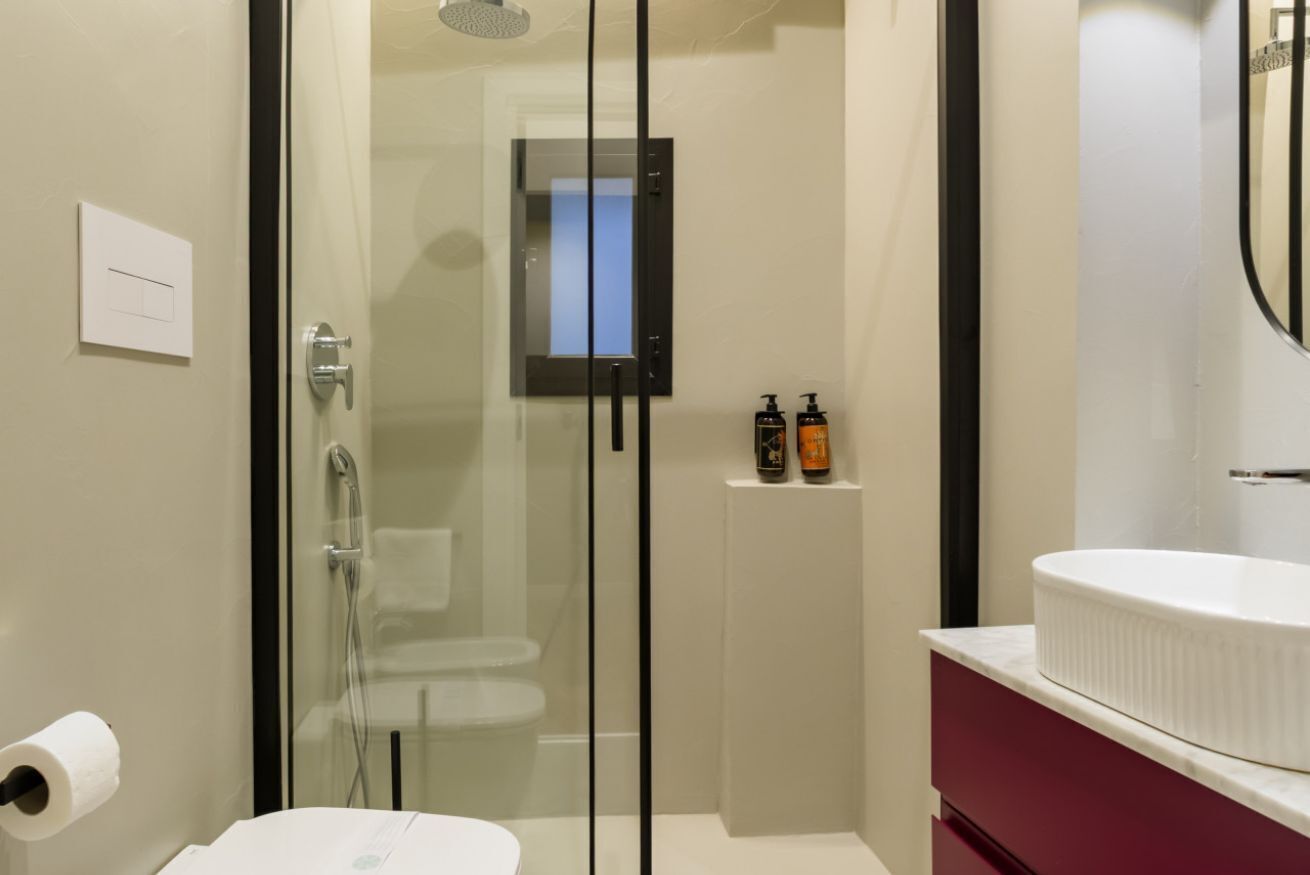 Dusche, Bidet, Handtücher, Shampoo