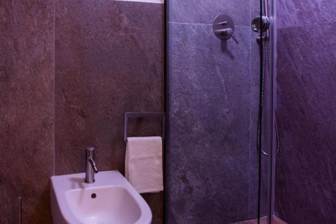 Douche, bidet, shampoing