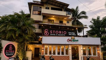 Un hotel llamado STORIO con un letrero que dice Casa Appett.