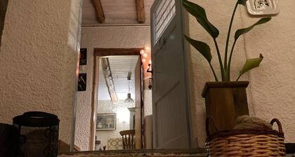 Valley Cottage: Traditional 2-bedroom House