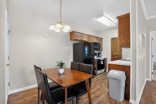 Bright & Comfortable Saddlebrook Apartment