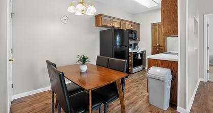 Bright & Comfortable Saddlebrook Apartment