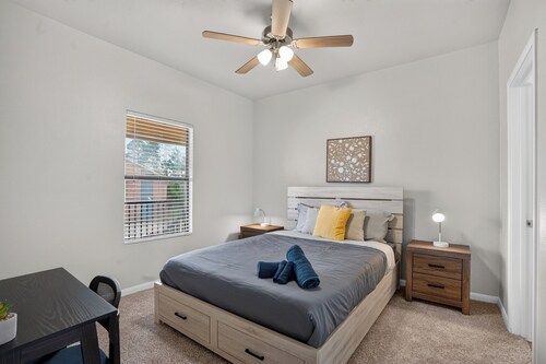 Saddlebrook: Comfortable Furnished Apartment
