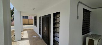 Perfect 4-bedroom house with AC in charming Humacao