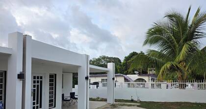 Perfect 4-bedroom house with AC in charming Humacao