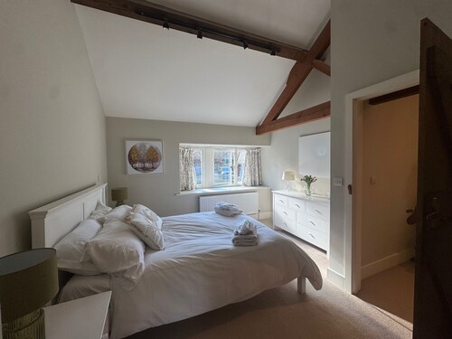 Lakeside Retreat A Romantic Country Escape