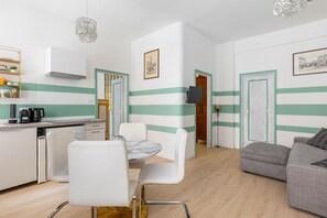 A modern living space with a kitchen, dining area, and seating. - Casa 3 Frecce a Corte Isolani by Wonderful Italy (Bologna)