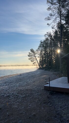 Log cabin by the lake in Finland: 2 wooden saunas, hot tub, private beach