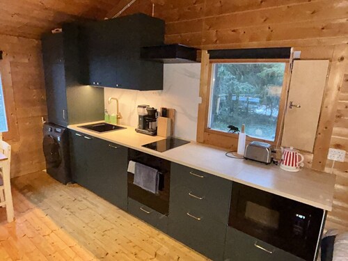 Log cabin by the lake in Finland: 2 wooden saunas, hot tub, private beach