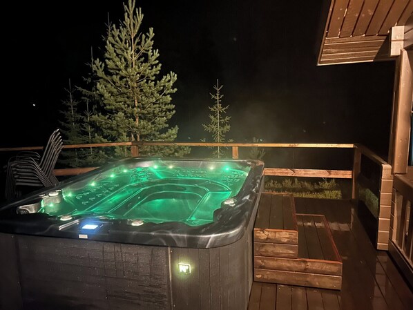 Terrace/patio - Log cabin by the lake in Finland: 2 wooden saunas, hot tub, private beach (Pohjois-Savo)