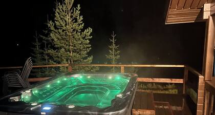 Log cabin by the lake in Finland: 2 wooden saunas, hot tub, private beach